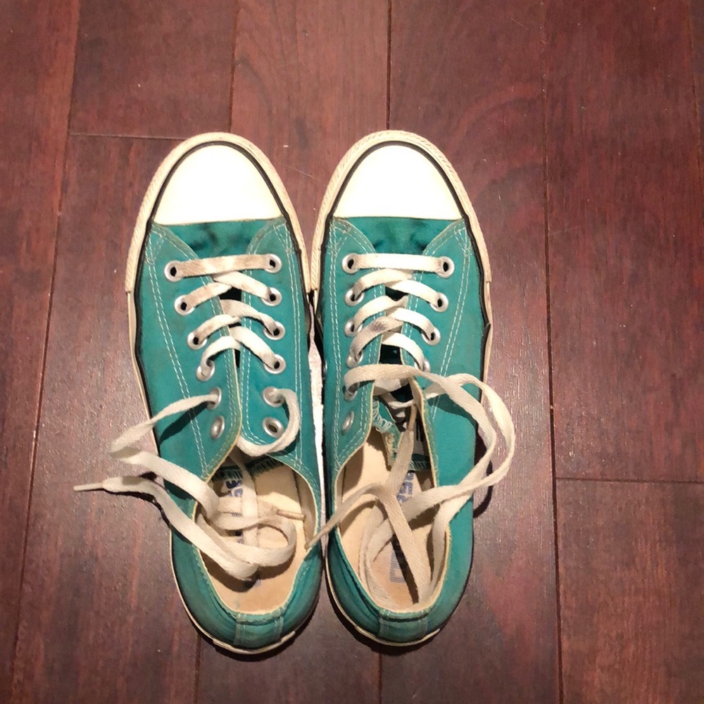 Green converse, size 7 women’s, 5 men’s
